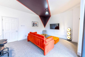 Unique Silverstone with FREE PARKING by Prescott Apartments